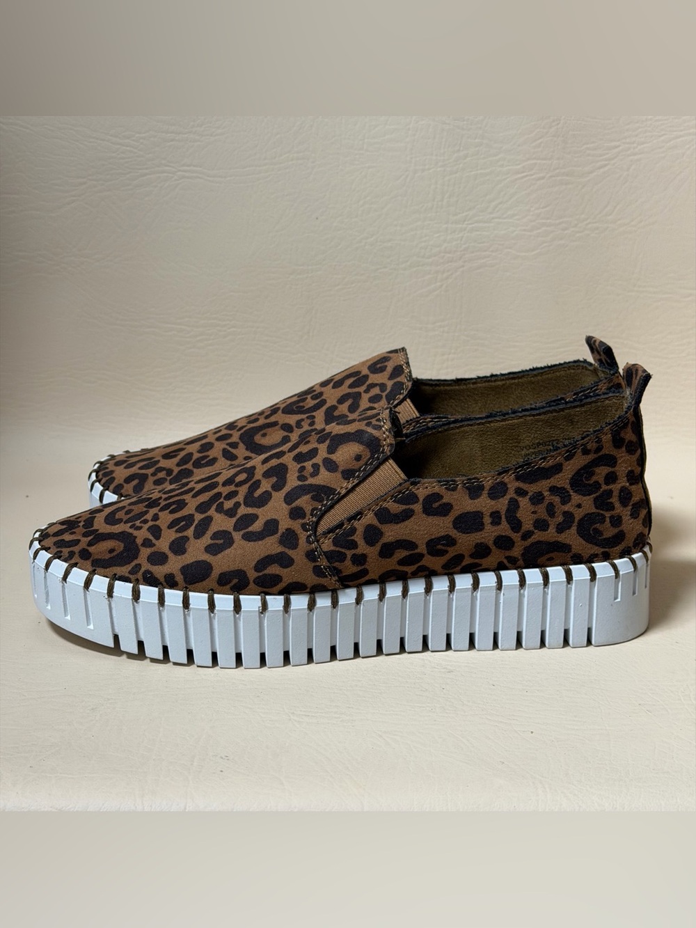 Very G Women's Sandra Leopard Print Slip-On
Shoes Size8 - Picture 4 of 6